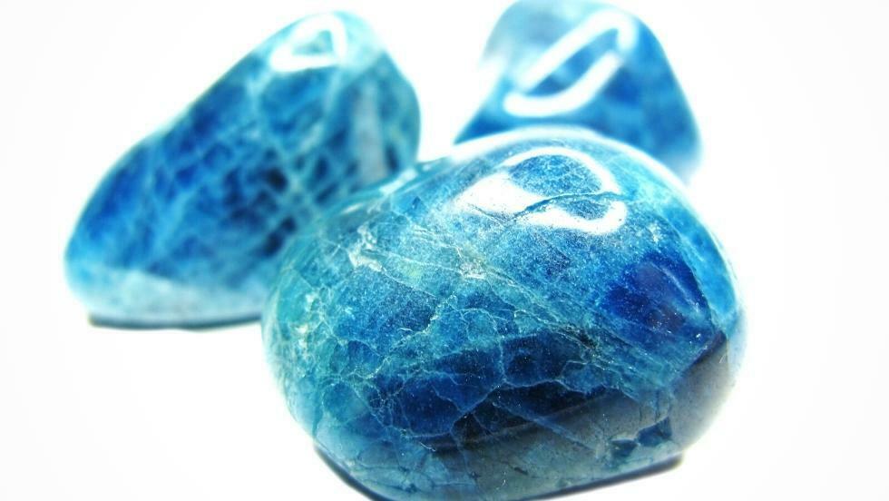 诱人的蓝色铝矾矿物、事实和用途